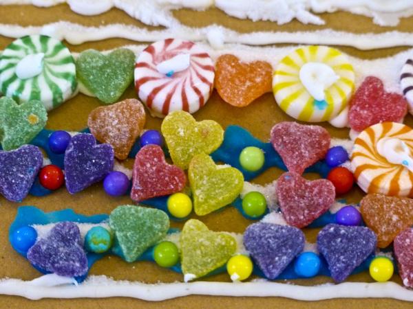 DIY Magnetic Gingerbread House