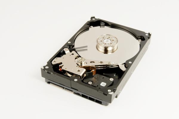 Recycling Computers into Rare-Earth Magnets
