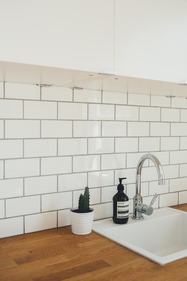 Magnetic DIY: Removable Marble Backsplash
