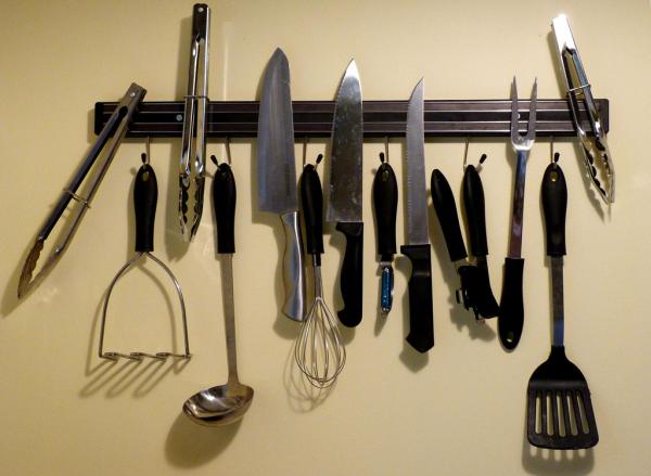 DIY Magnetic Knife Holder