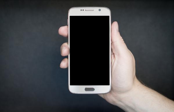 Are Magnetic Mounts Safe for Cellphones?